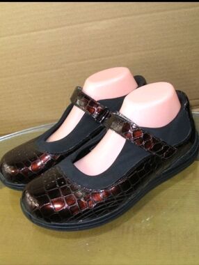 Drew Women's Mary Jane Clogs Red  Croc Embossed Size 8 W